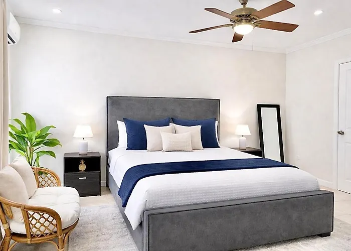 Paradise Sunsets - Entire Gated & Parking Appartement