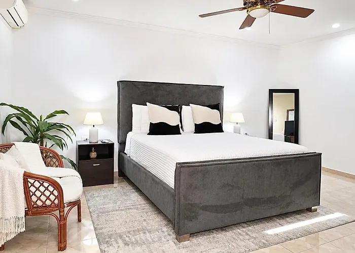 Paradise Sunsets - Entire Gated & Parking Appartement Montego Bay